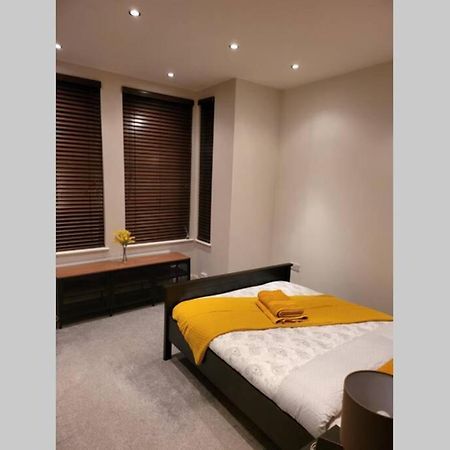 Contemporary 3 Bed Apartment In Hendon Central. Екстер'єр фото