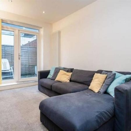Contemporary 3 Bed Apartment In Hendon Central. Екстер'єр фото