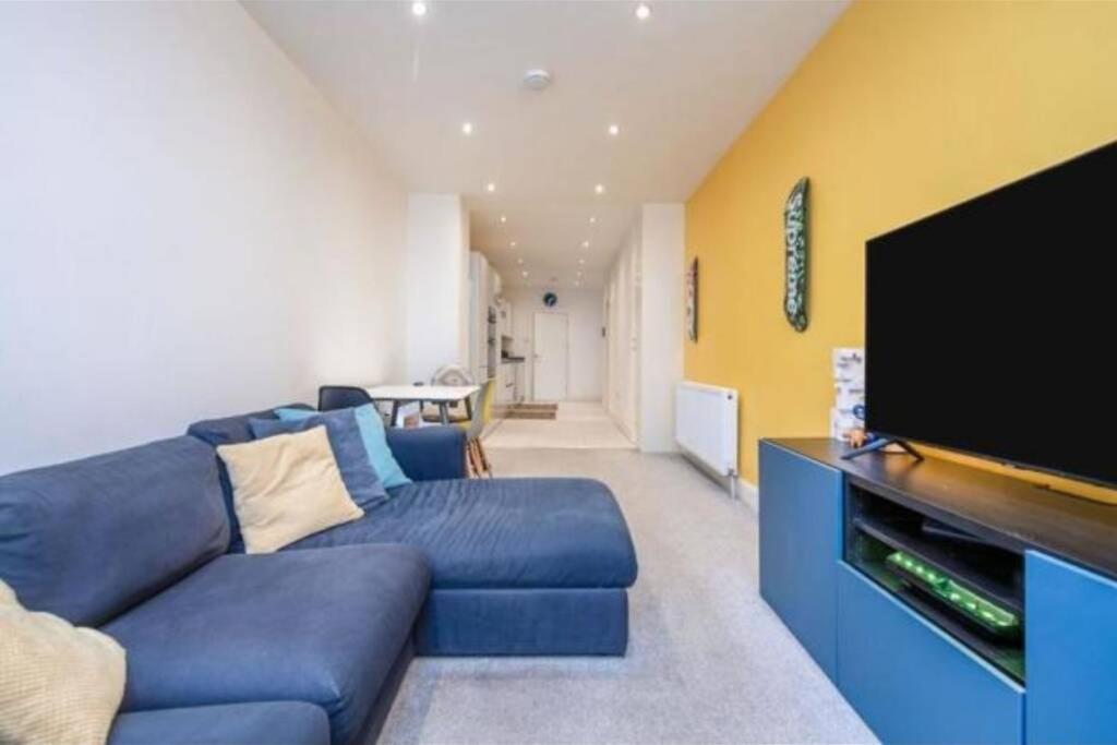 Contemporary 3 Bed Apartment In Hendon Central. Екстер'єр фото