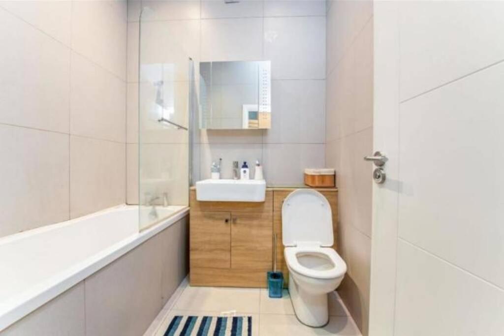 Contemporary 3 Bed Apartment In Hendon Central. Екстер'єр фото