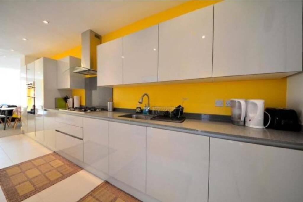 Contemporary 3 Bed Apartment In Hendon Central. Екстер'єр фото
